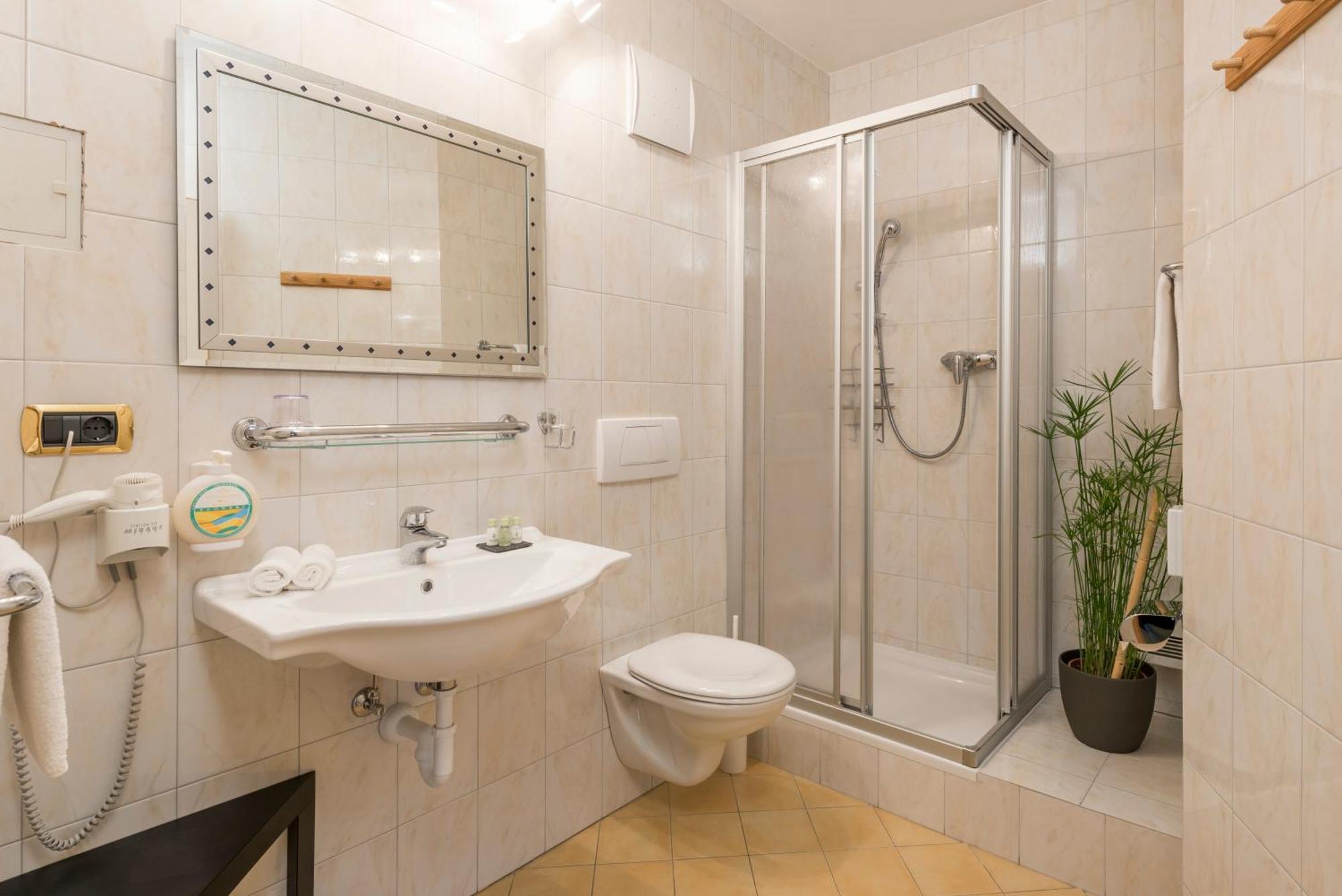 Hotel Bamboo Coldrano Phòng bức ảnh